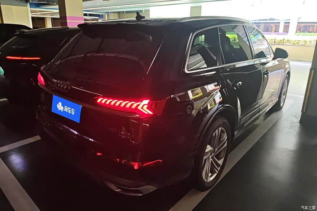 Audi Q7, 2022 3