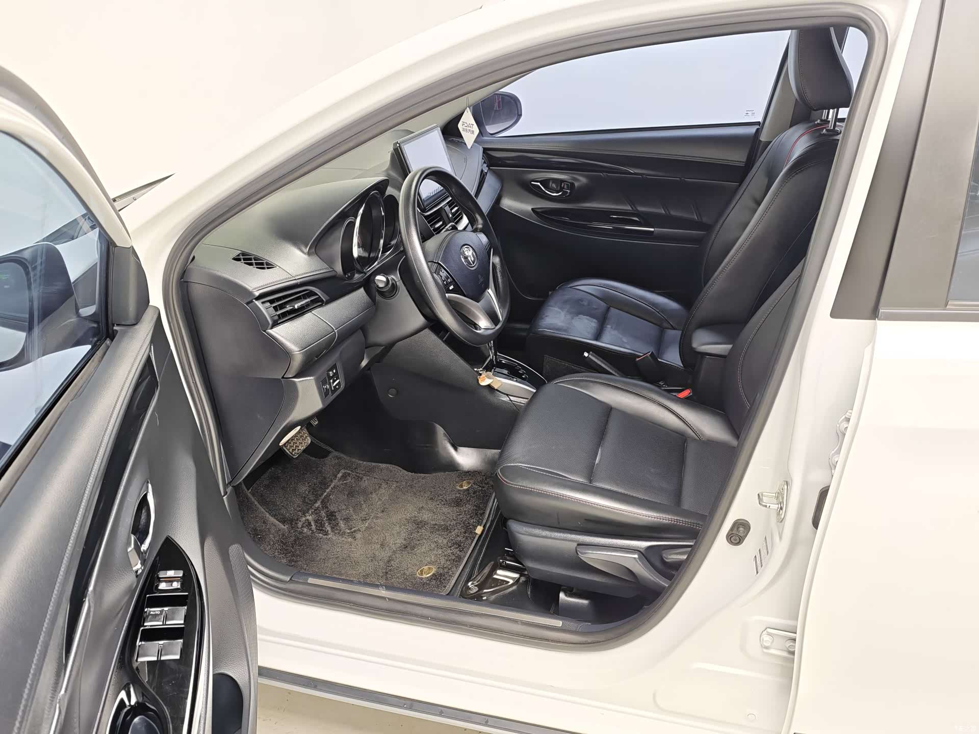 Toyota YARiS L, 2023 13