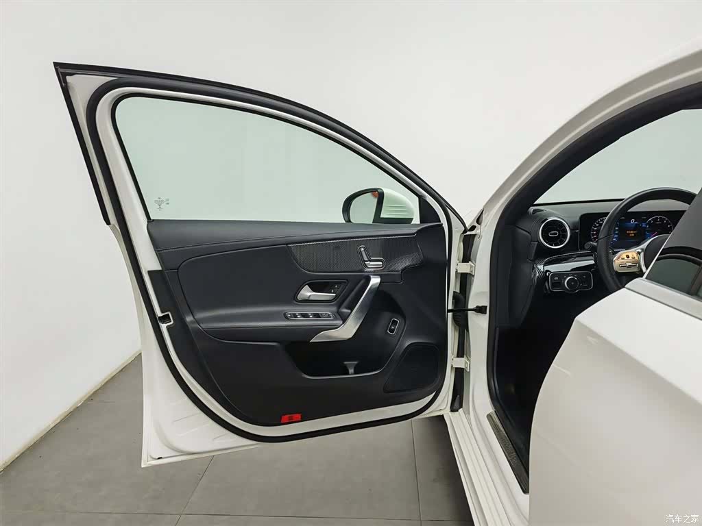 Mercedes-Benz A-Class, 2019 17