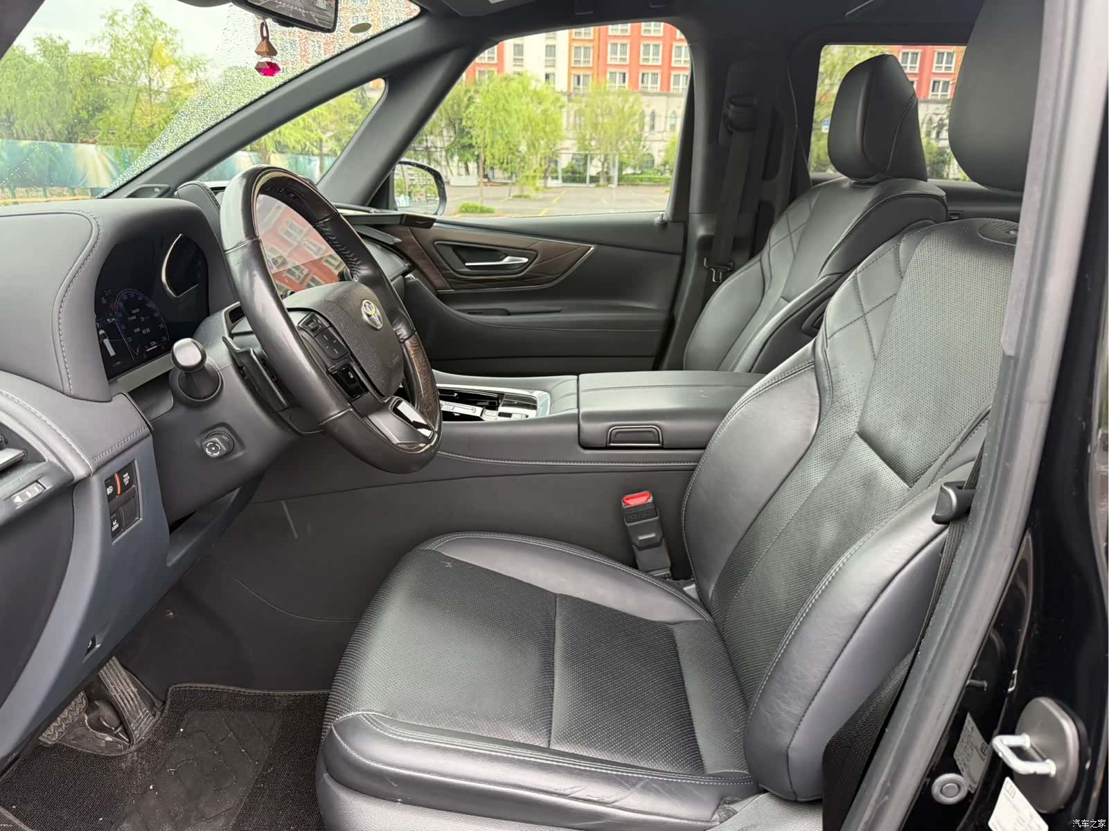Toyota Vellfire, 2023 10