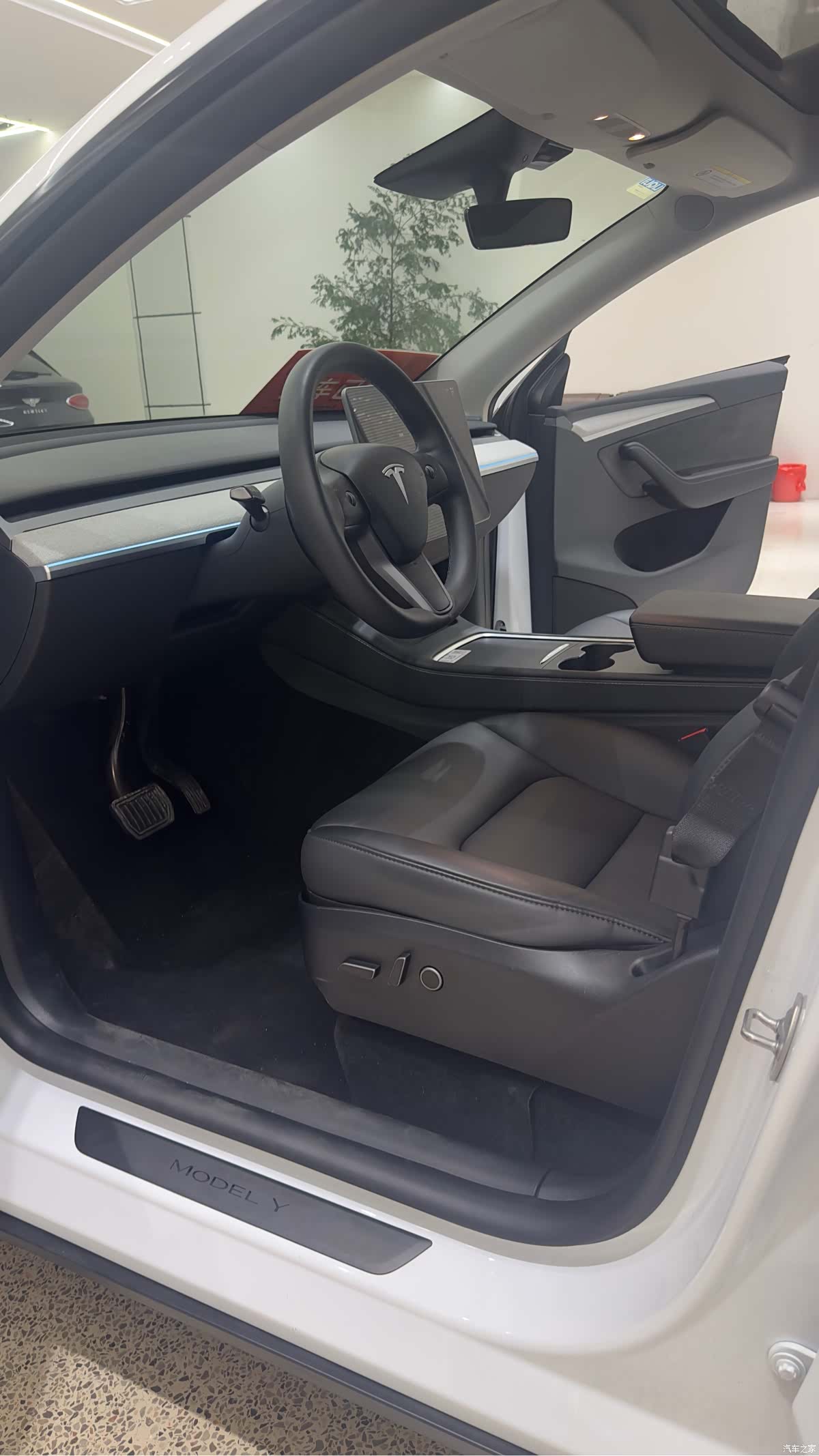 Tesla Model Y, 2024 17
