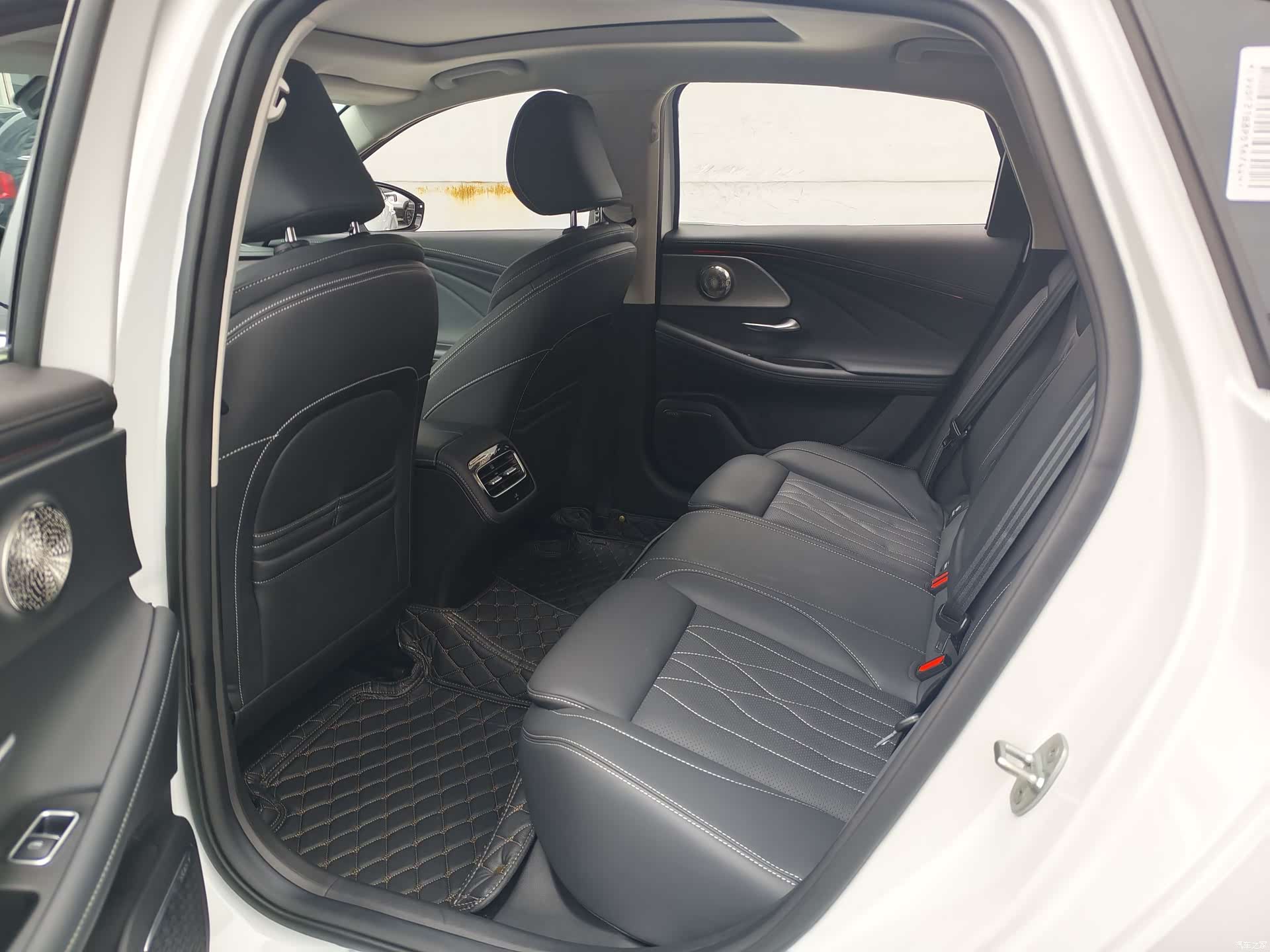 Chery Arrizo 8, 2023 все фото