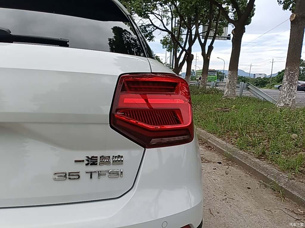 Audi Q2L, 2019 8