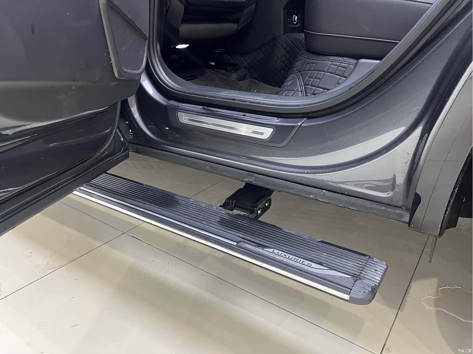 Audi Q5L, 2025 14