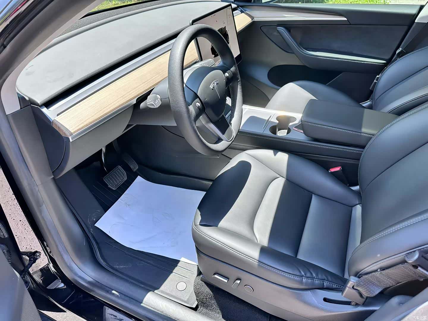 Tesla Model Y, 2022 3