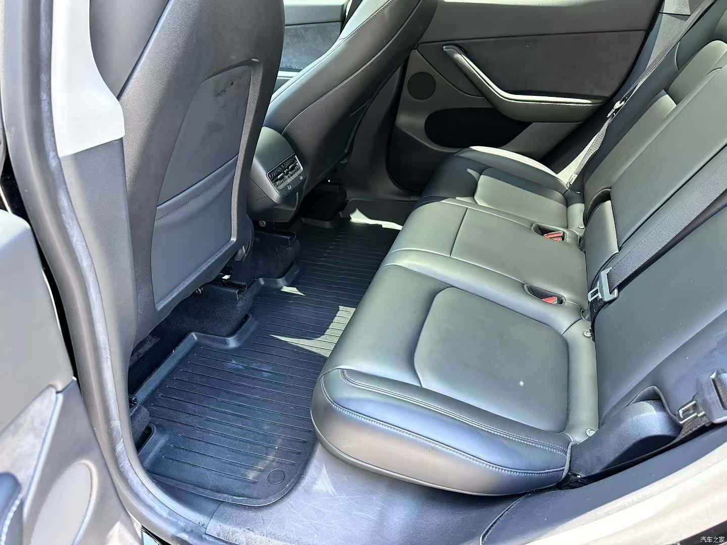 Tesla Model Y, 2022 4