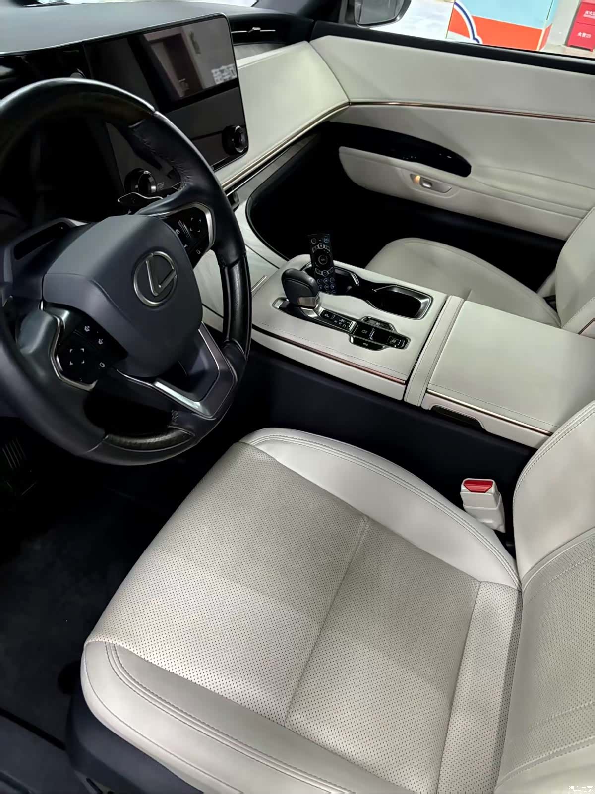 Lexus LM, 2023 11