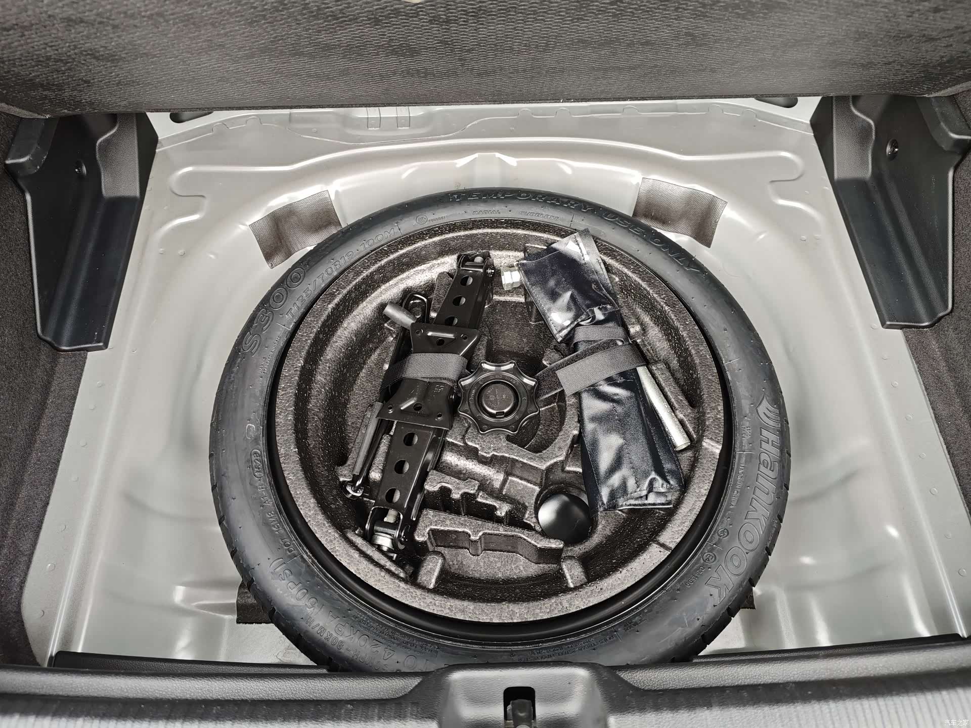 Audi Q2L, 2023 16
