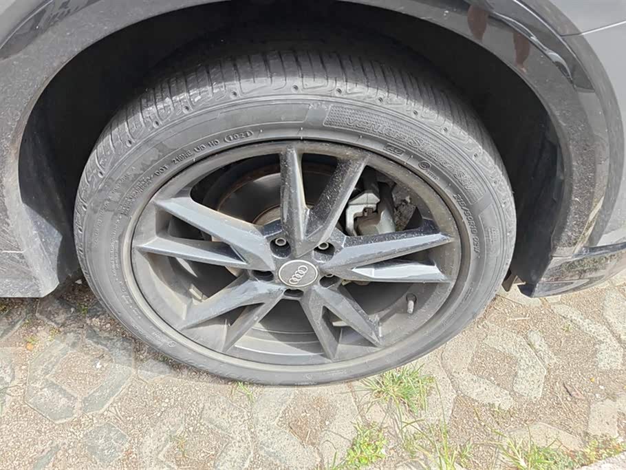 Audi Q2L Audi Q2L