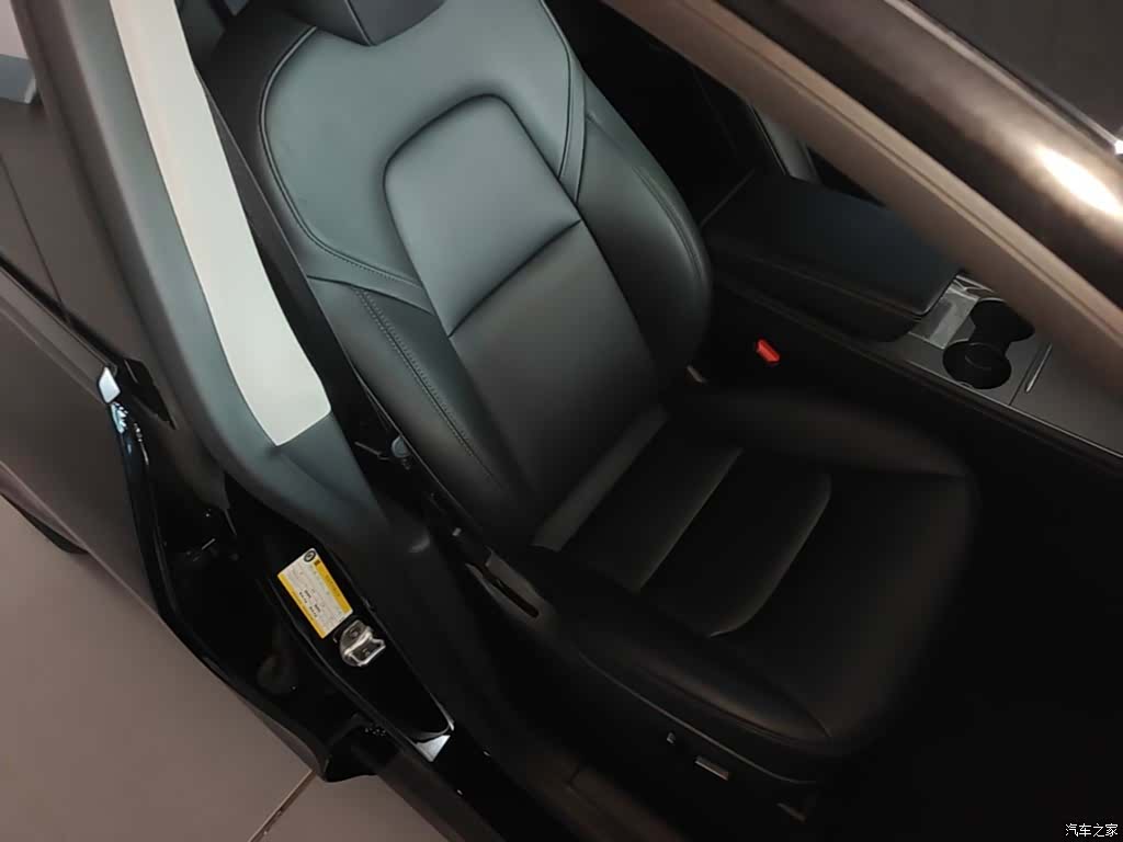 Tesla Model Y, 2022 25
