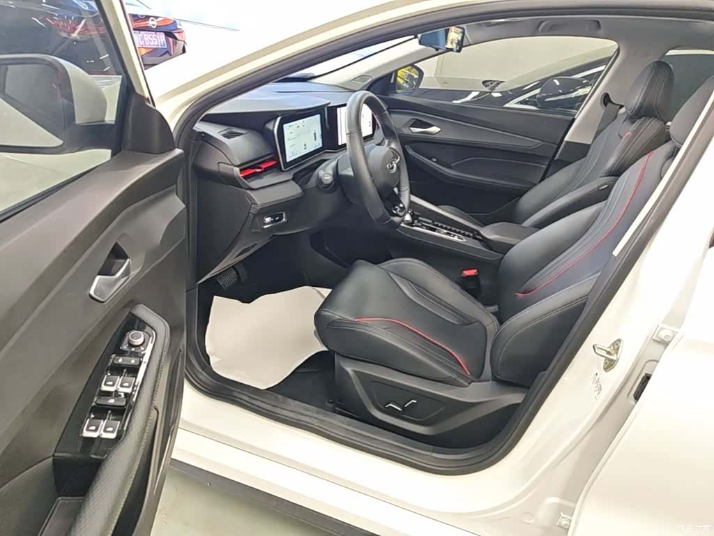 Geely Binray, 2025 16