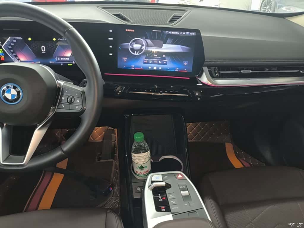 BMW iX1, 2025 13
