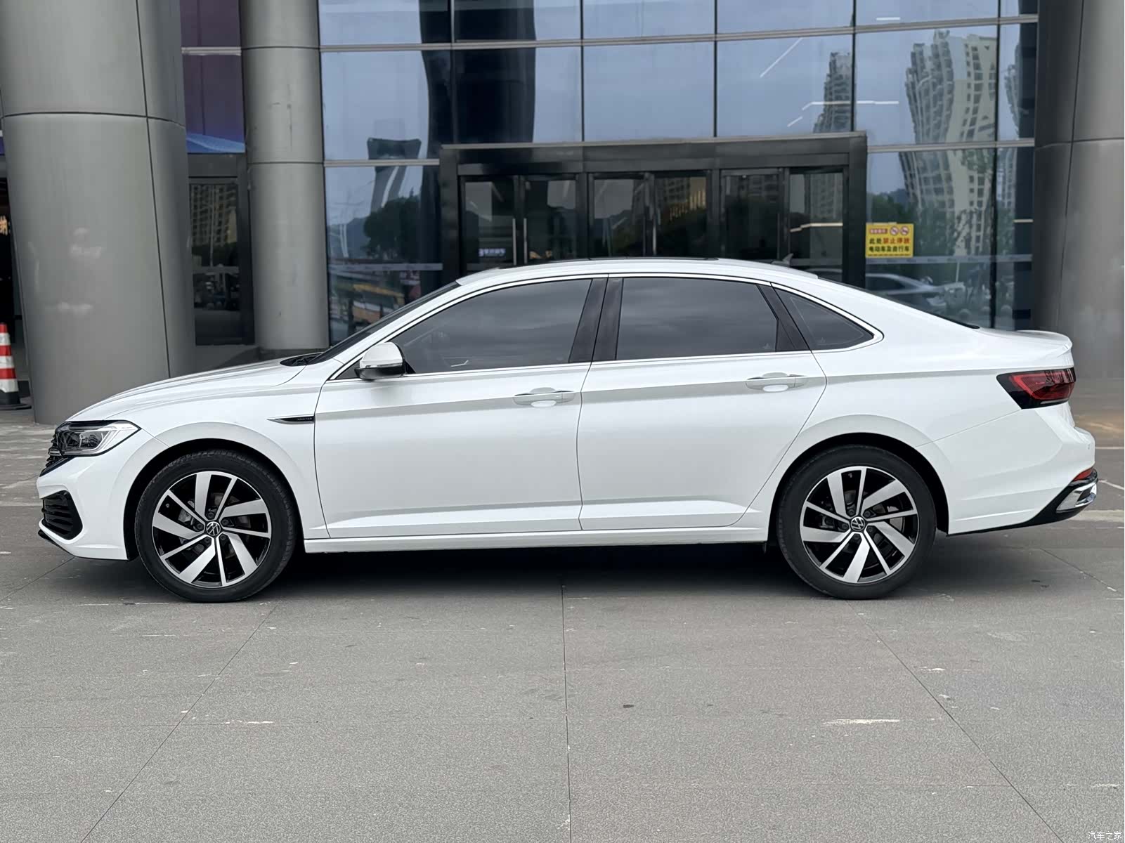 Volkswagen Sagitar, 2024 все фото