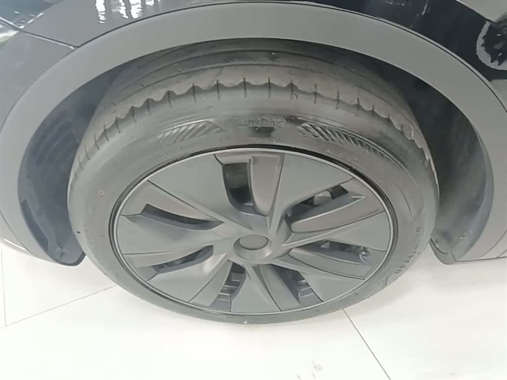 Tesla Model Y, 2024 23
