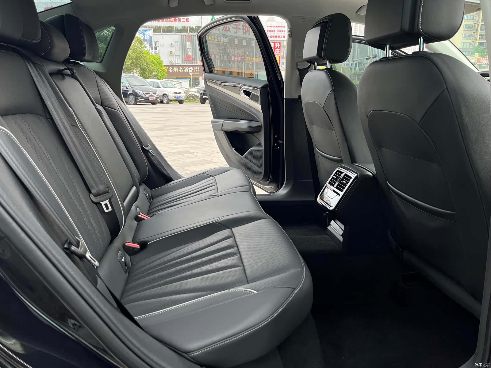 Volkswagen Passat, 2024 14