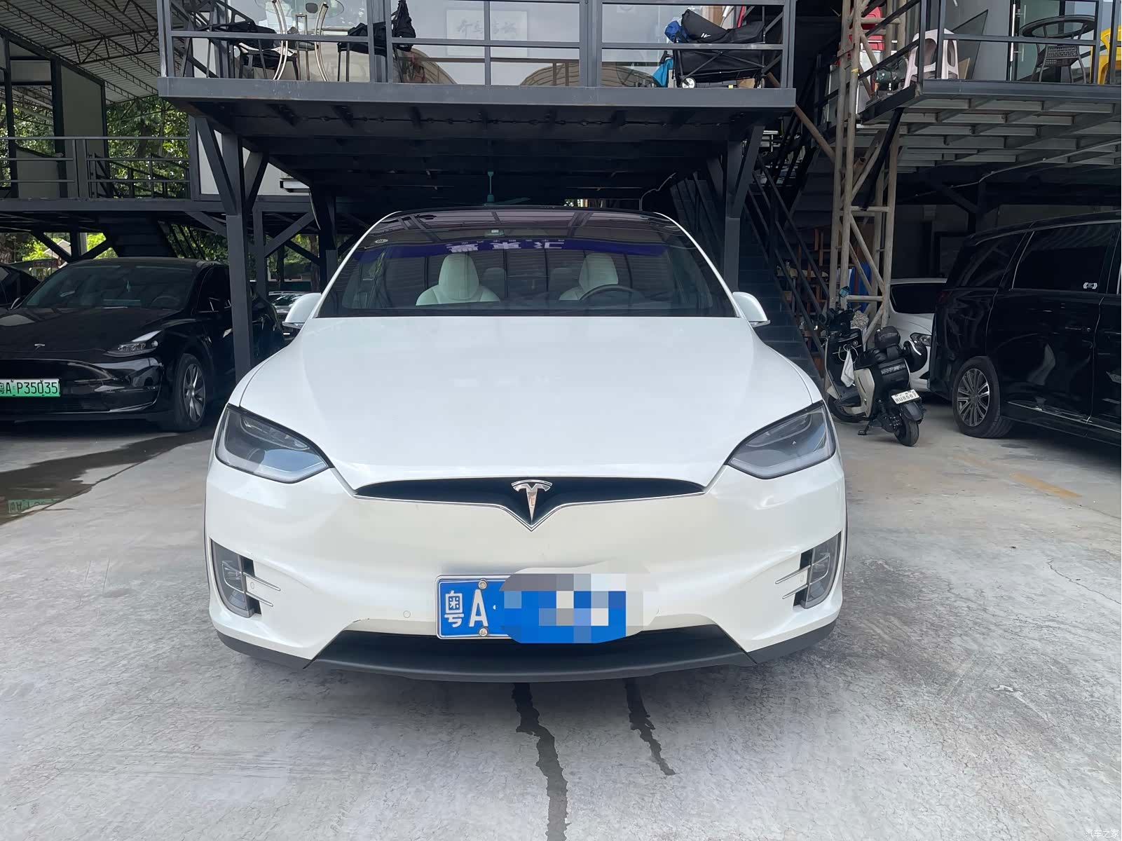 Tesla Model X, 2017 1