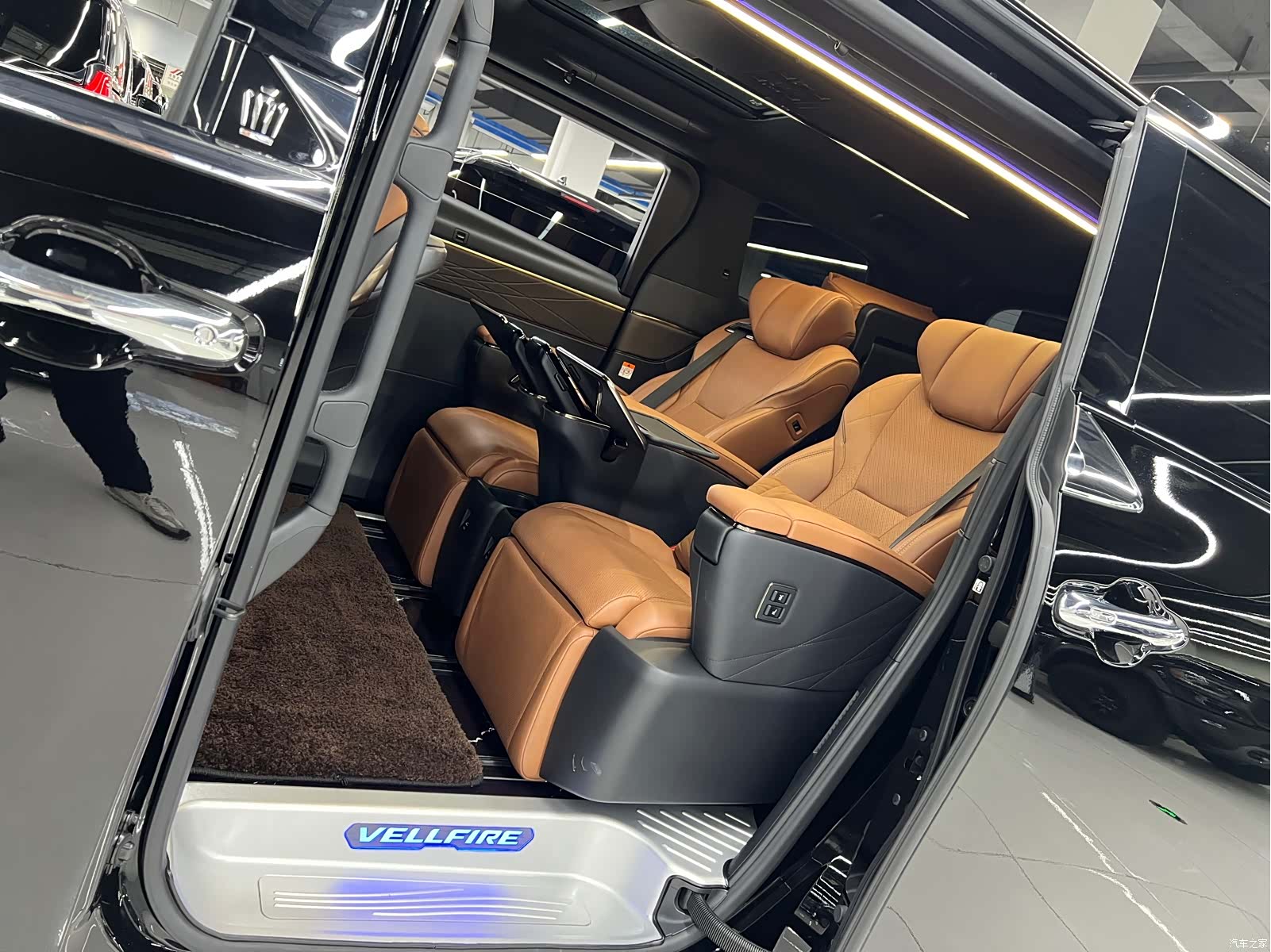 Toyota Vellfire, 2023 11
