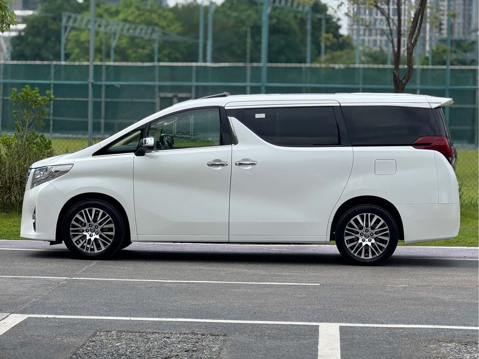 Toyota Alphard, 2018 3