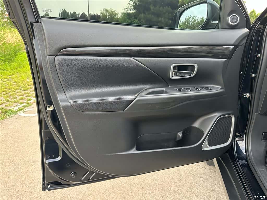 Mitsubishi Outlander, 2018 12