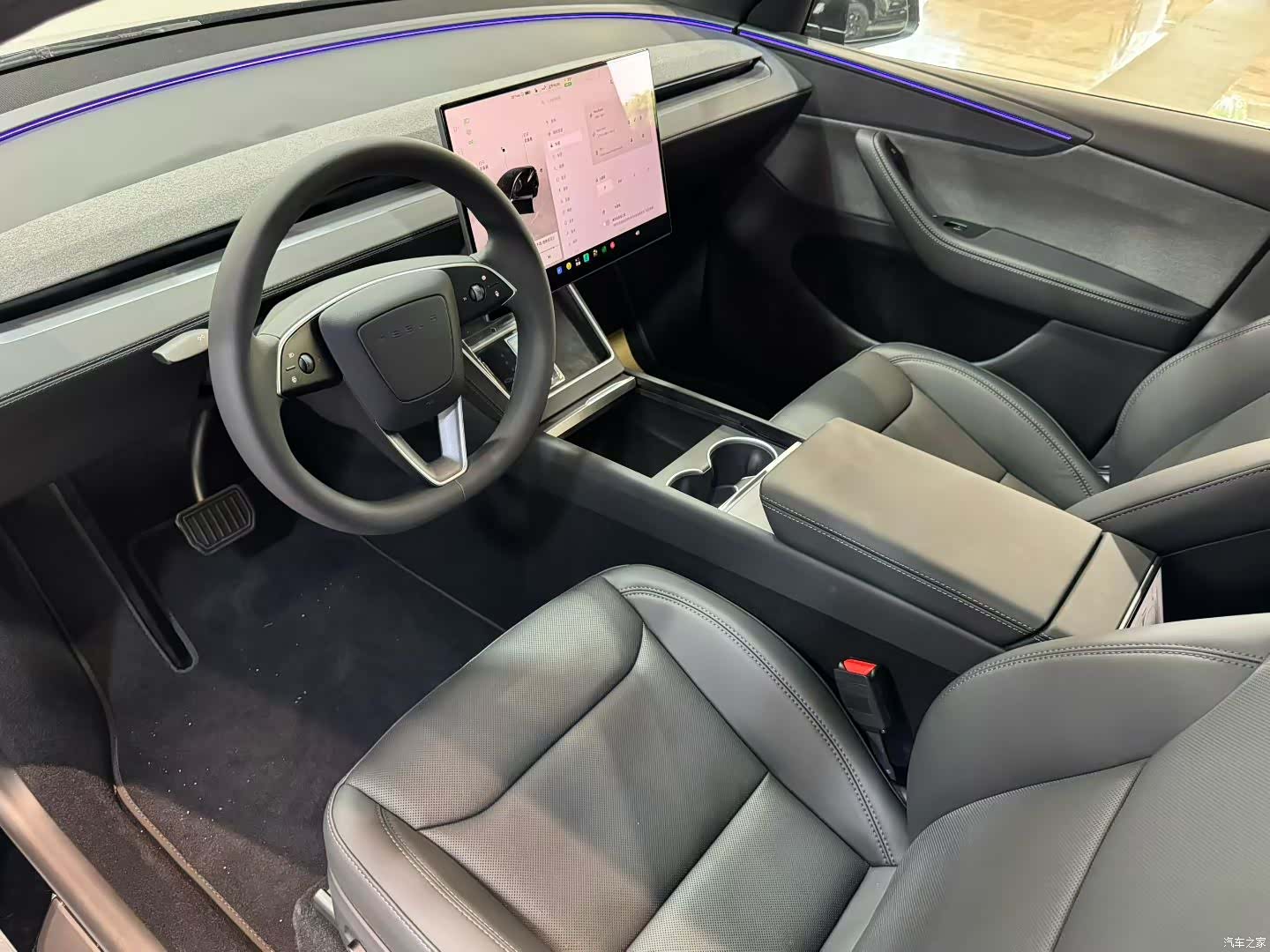 Tesla Model Y, 2026 все фото