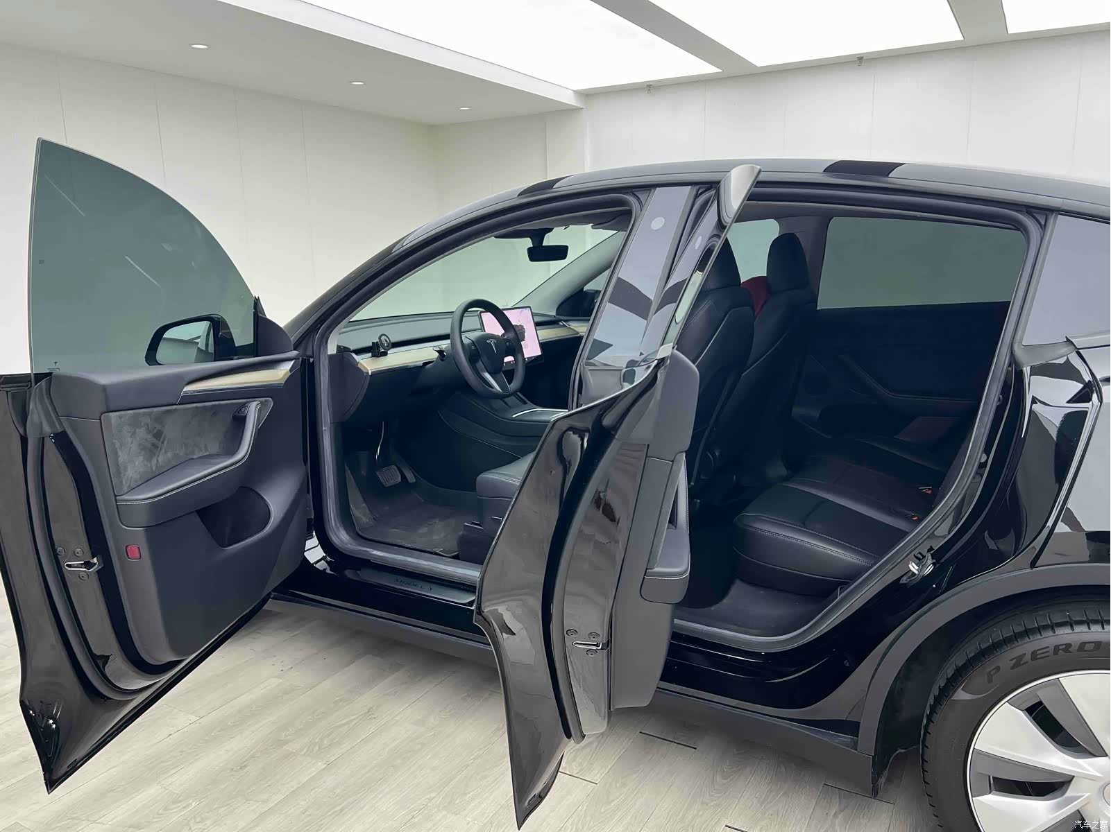 Tesla Model Y, 2023 9