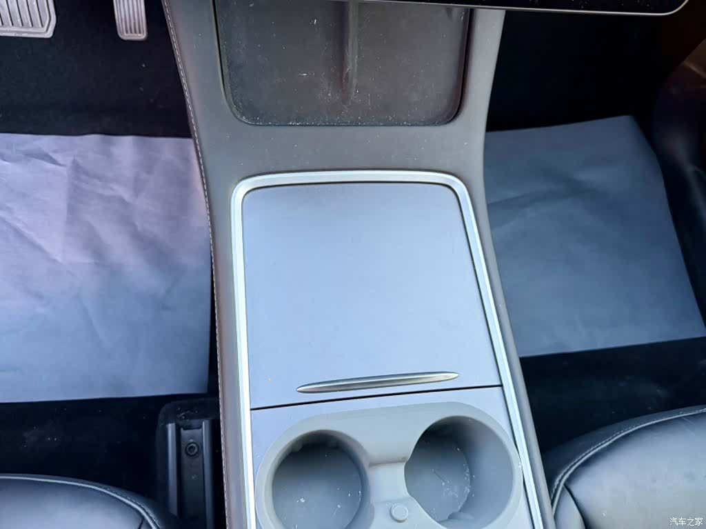Tesla Model Y, 2022 все фото