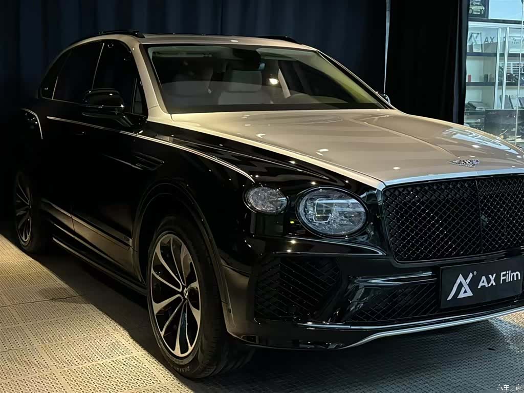 Bentley Bentayga, 2024 8