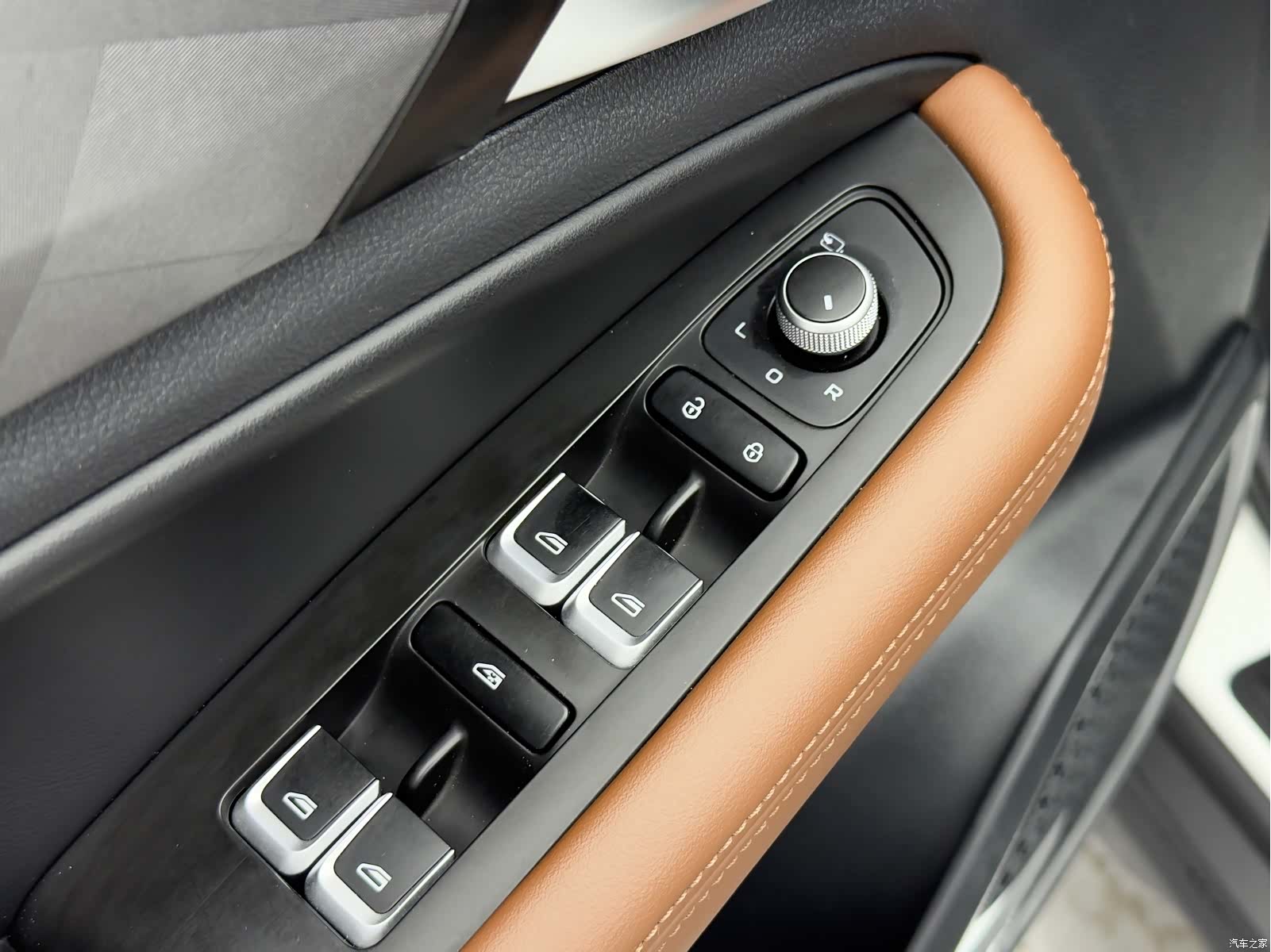 Geely X6, 2022 8