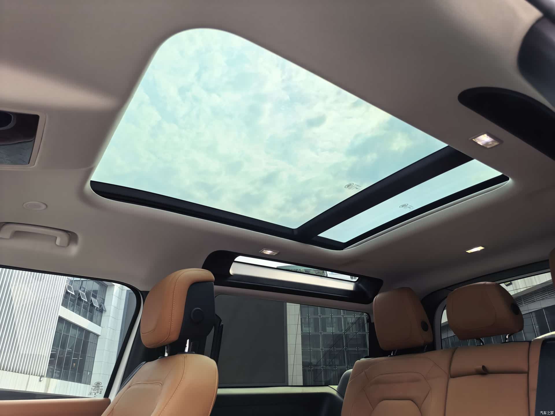 Land Rover Defender, 2025 12