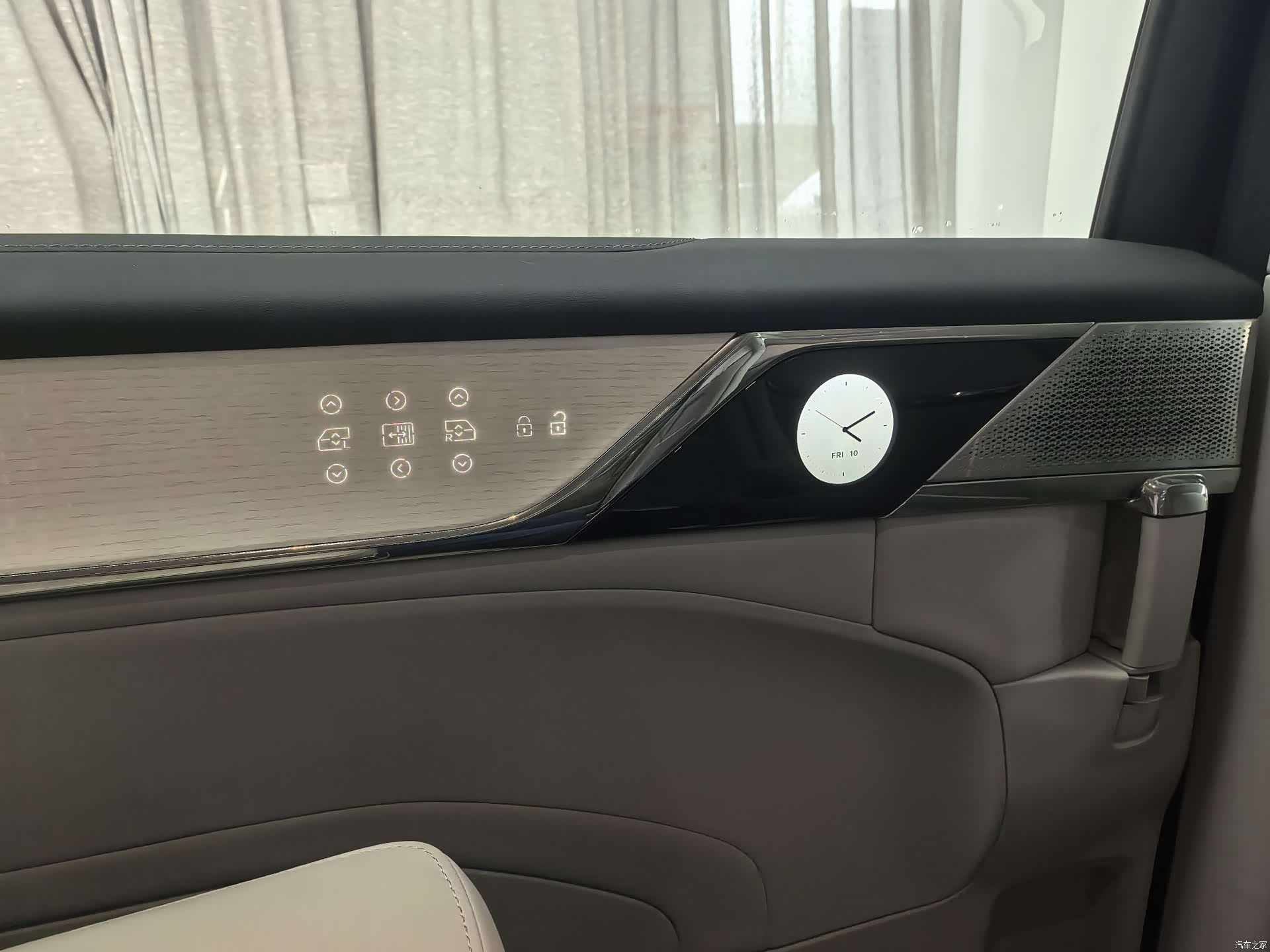 Volvo EM90, 2024 10