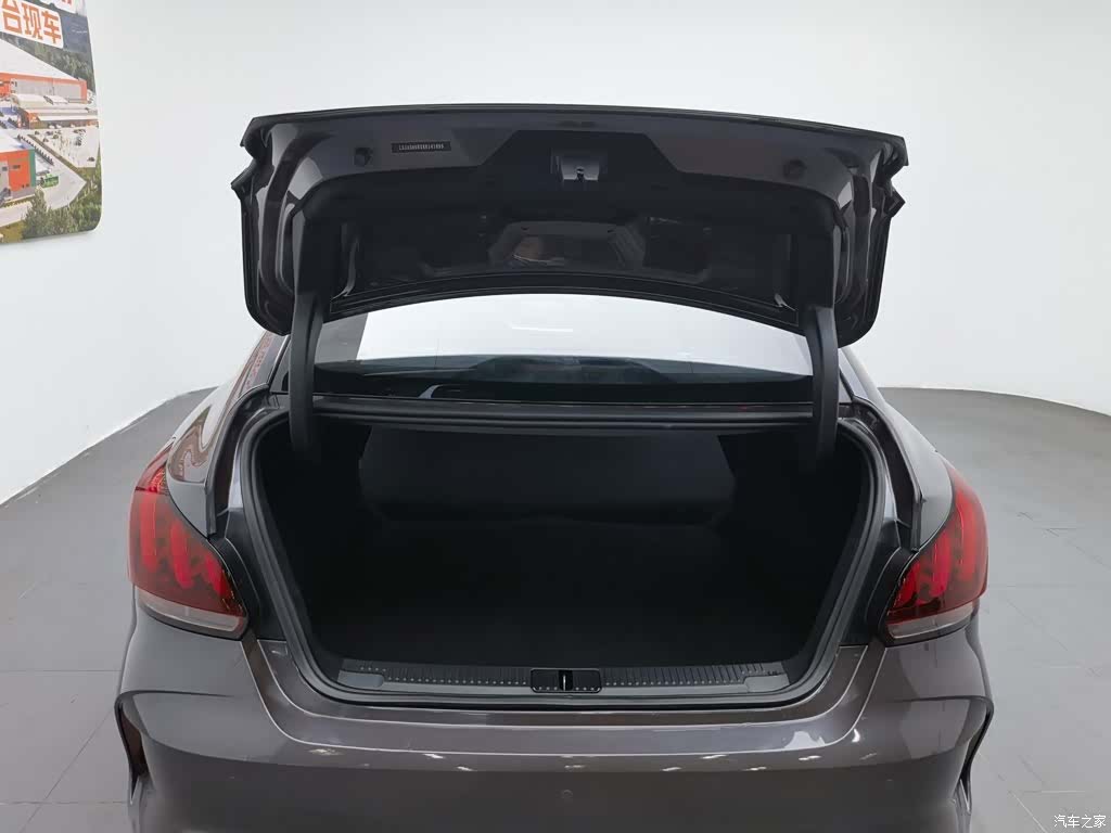 MG MG5, 2024 16