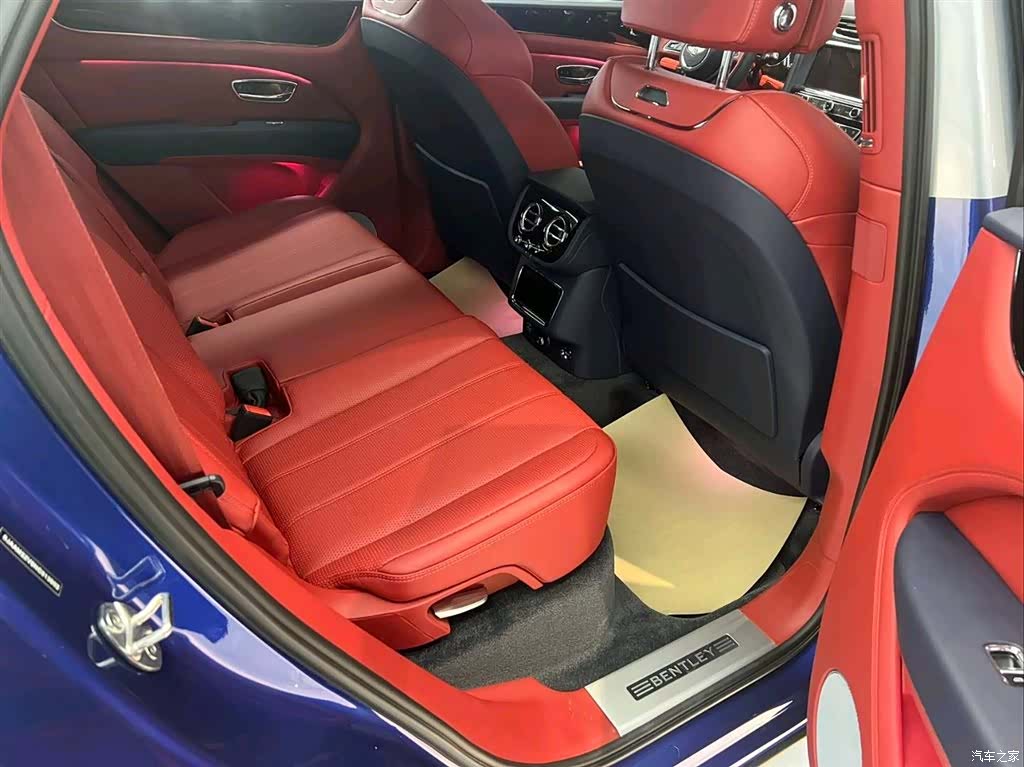Bentley Bentayga, 2024 7