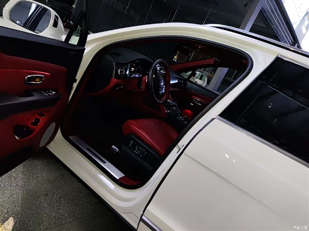Bentley Bentayga, 2022 7