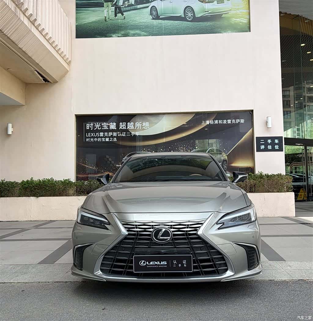 Lexus ES, 2025 3