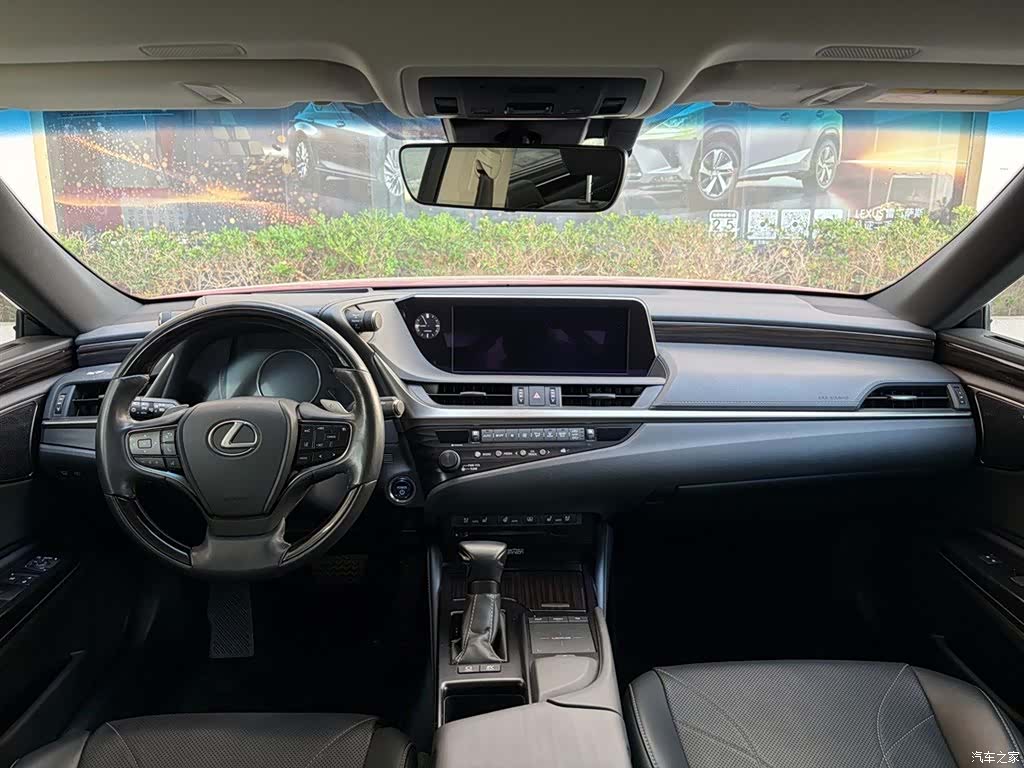 Lexus ES, 2019 13