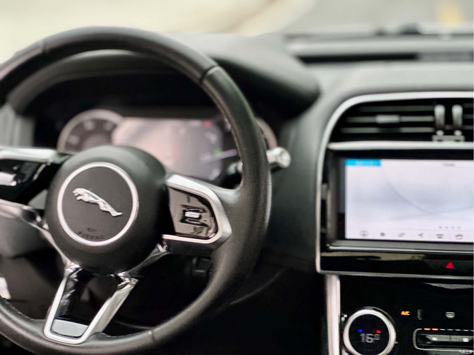 Land Rover XEL, 2020 16