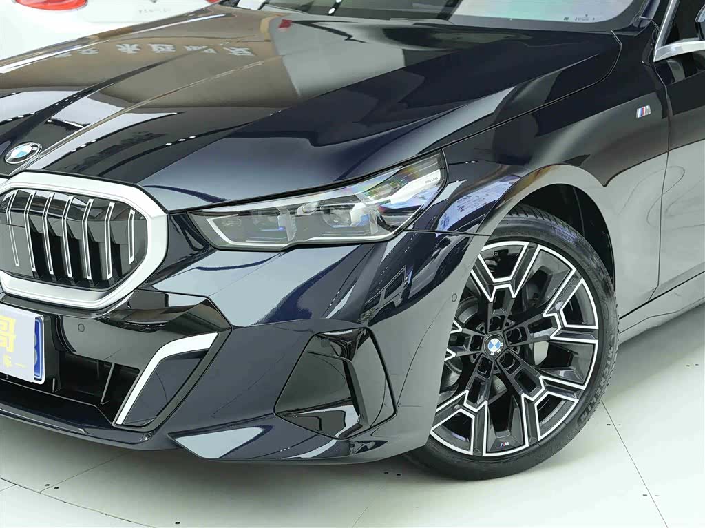 BMW 5 Series, 2025 24
