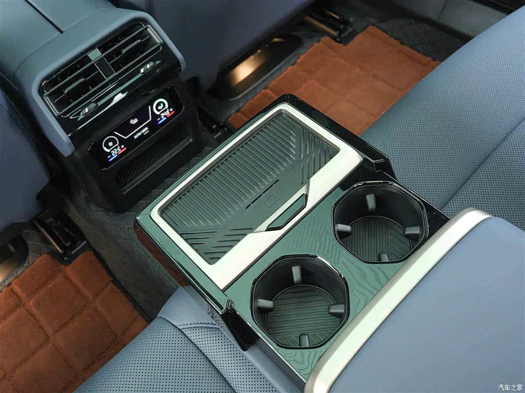 BMW 5 Series, 2025 21