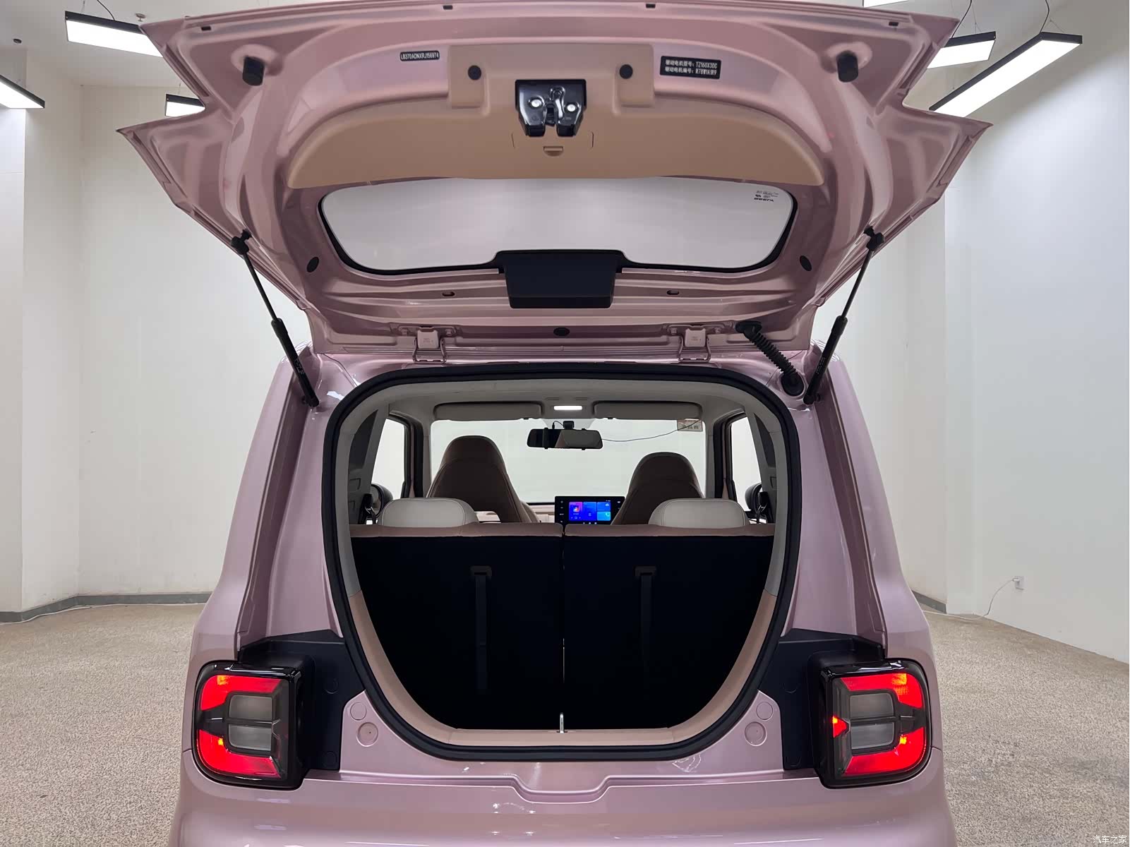 Geely Panda, 2024 28