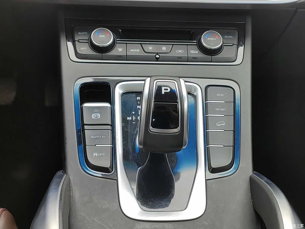 Geely Boyue, 2022 13