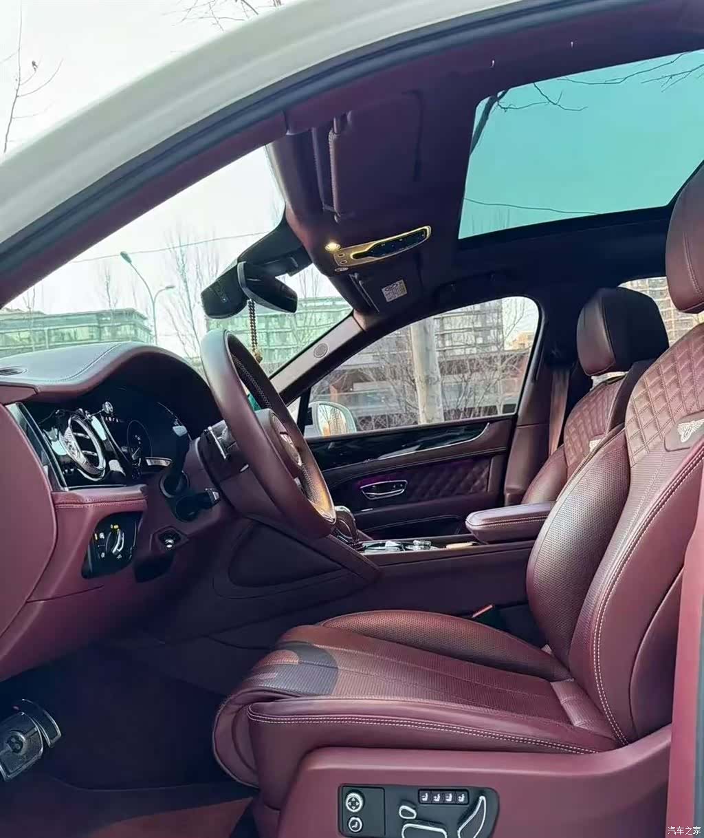 Bentley Bentayga, 2022 все фото