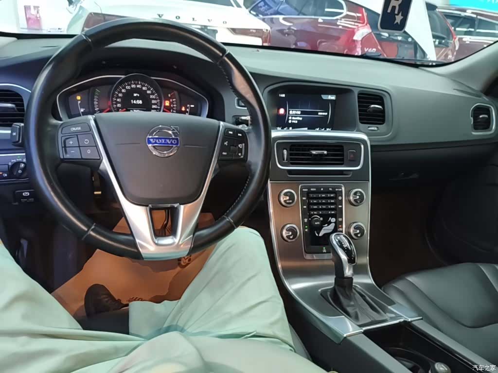 Volvo V60, 2015 10