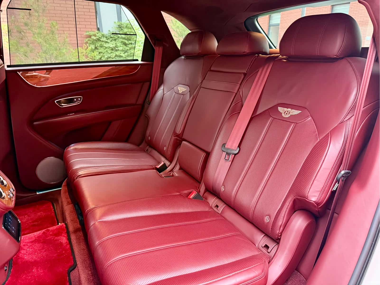 Bentley Bentayga, 2021 11