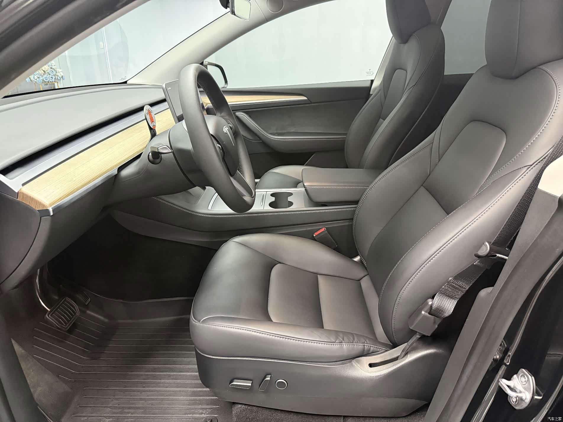 Tesla Model Y, 2023 все фото
