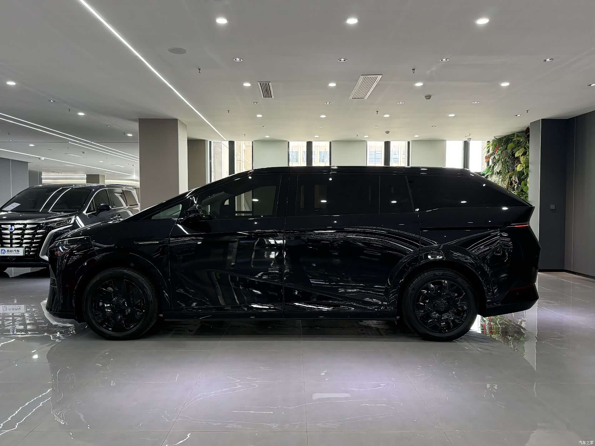 Xpeng X9, 2024 3