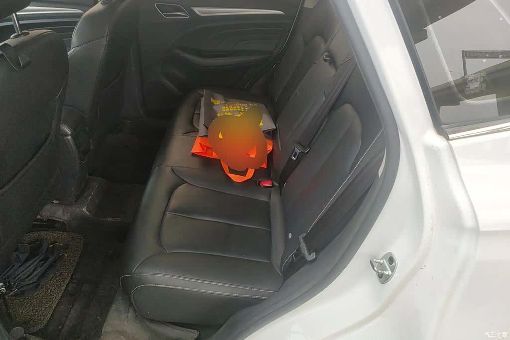Roewe RX3, 2018 11