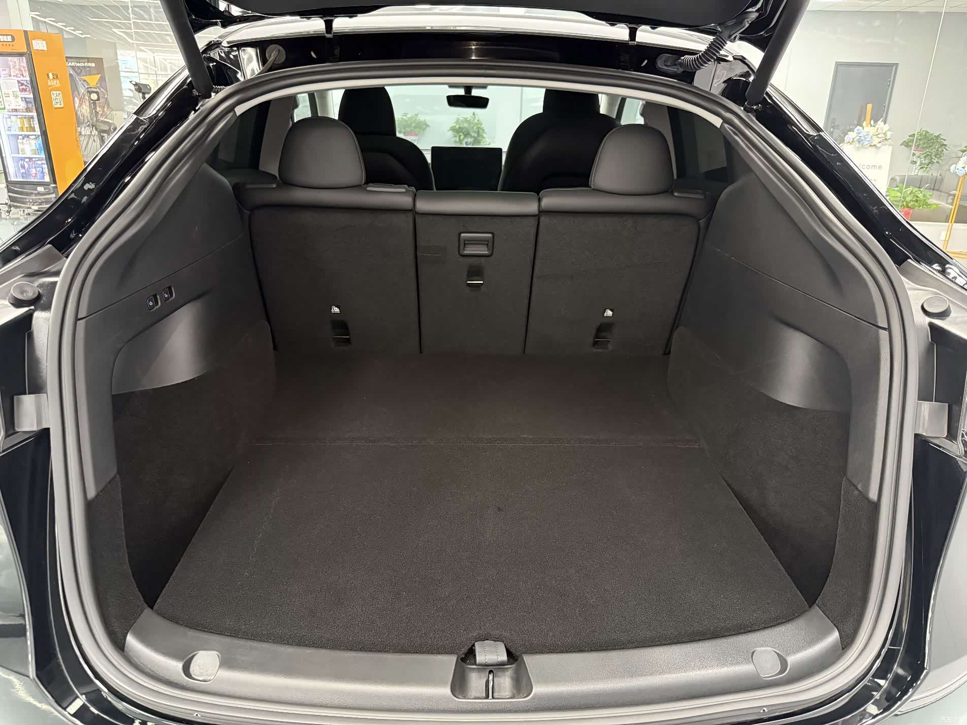 Tesla Model Y, 2023 13