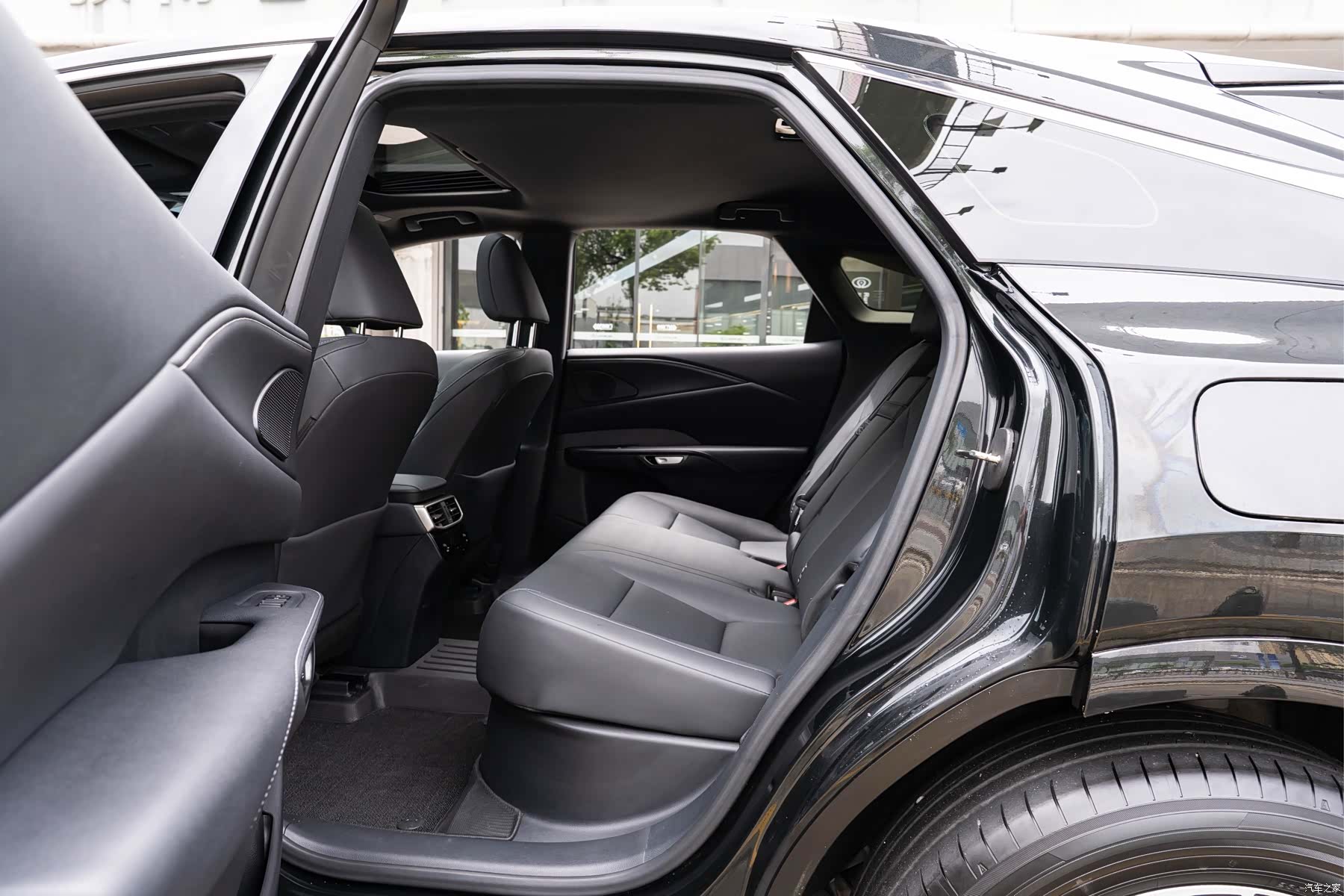 Lexus RX, 2025 10