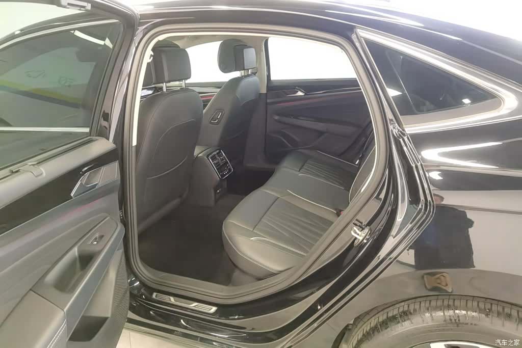Volkswagen Passat, 2022 11