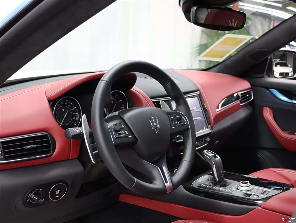 Maserati Levante, 2024 8